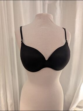 Victoria's Secret Black T-Shirt Bra - Smooth Molded Cups